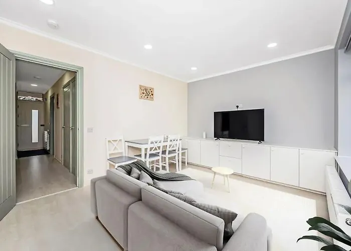 Pass The Keys Stylish Home Gardenten Mins To Central London